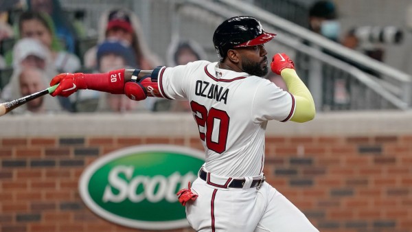 Marcello Ozuna estará por cuatro temporadas más con los Bravos de Atlanta.