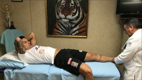 Carlos Salcedo realiza pruebas físicas con Tigres UANL