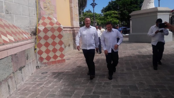 Asisten gobernadores de Sinaloa y Durango a misa de cuerpo presente de Toledo Corro