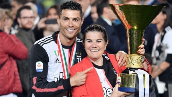 Cristiano Ronaldo y su madre.