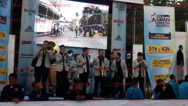 La Banda Once Ríos es una de las agrupaciones de música sinaloense que le está poniendo el ambiente de fiesta al Gran Maratón Pacífico 2016.