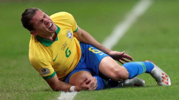 Filipe Luis vuelve a los entrenamientos con Brasil, pero sigue siendo duda