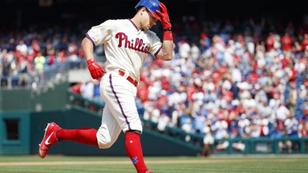 Filis someten a Bravos con grand slam de Realmuto