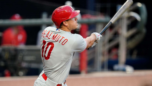 J.T. Realmuto, a los Filis por cinco años