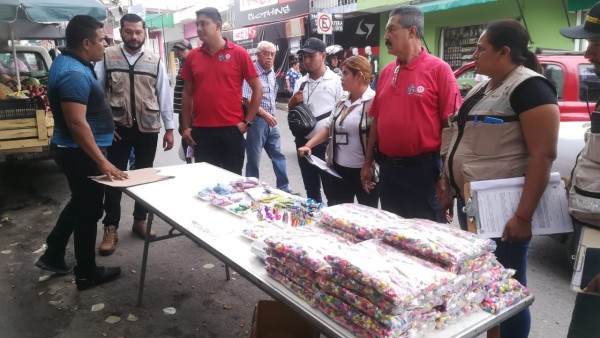 Implementa operativo antipirotecnia en tianguis de la Juárez, en Mazatlán