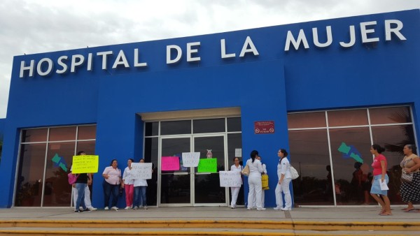 "Cierran puertas del Hospital de la Mujer en Culiacán"