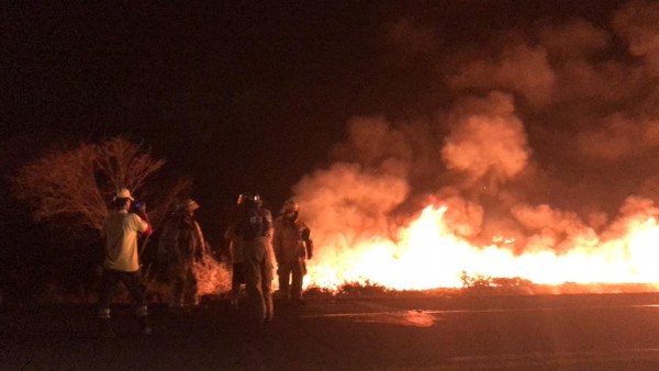 Vuelca pipa cargada con turbosina y provoca un incendio en la autopista Mazatlán- Escuinapa