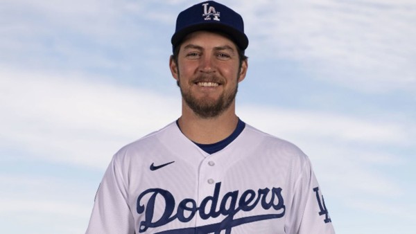 "Trevor Bauer abrirá el lunes su primer juego con Los Ángeles"