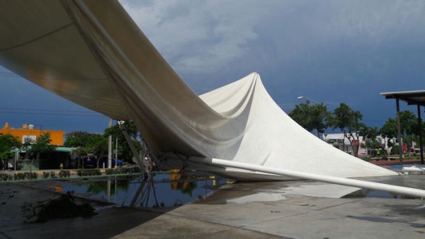 Velaria del Parque Lineal cumple dos años dañada, y Gobierno de Mazatlán atrasa reinstalación por falta de viáticos