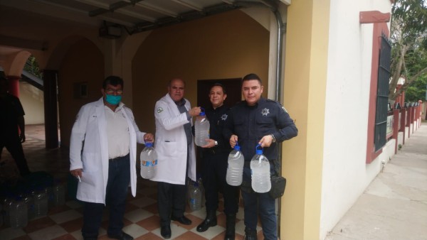 Dona UAS gel antibacterial a la SSPyTM de Culiacán