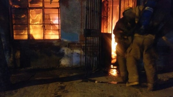 Se quema casa abandonada en Mazatlan