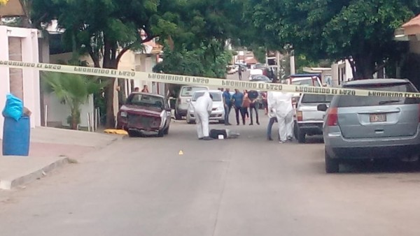 Mujer es asesinada a balazos en Culiacán