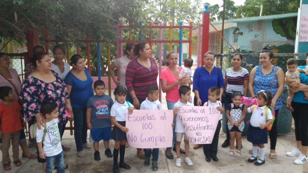 Toman padres de familia kínder de Coyotitán, San Ignacio