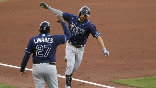 Brandon Lowe vuelve a dar jonrón y Rays vencen a Azulejos
