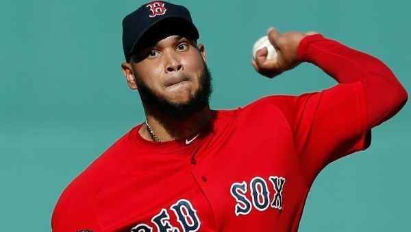 Eduardo Rodríguez permanecerá con los Medias Rojas de Boston.