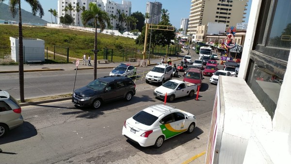 Obra de remodelación de la avenida Camarón Sábalo genera caos vial en ciertos puntos en la Zona Dorada, en Mazatlán.