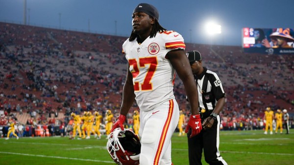 Kareem Hunt se dijo arrepentido por sus acciones. (Foto: Twitter @noticiasmiled)