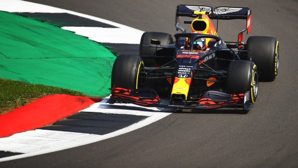 El holandés Max Verstappen supera a Hamilton y gana el GP del 70 Aniversario de la Fórmula 1