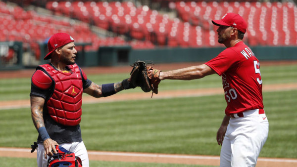 Yadier Molina y Adam Wainwright han sido líderes dentro del dugout de los Cardenales.