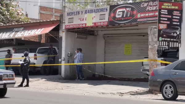 En Culiacán, asesinan a un hombre en un negocio de audio y polarizado de vehículos