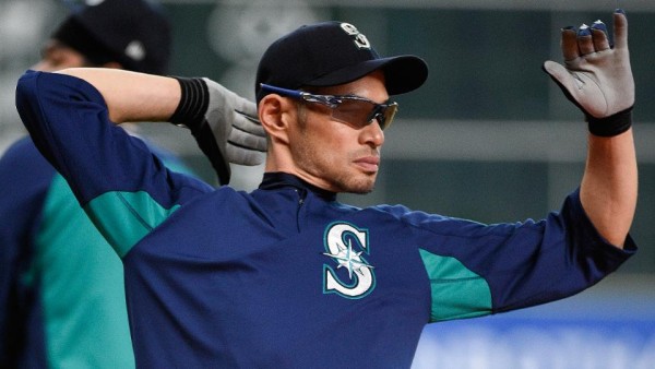 Ichiro Suzuki tiene 45 años de edad.