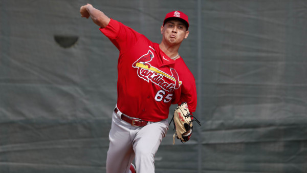 El mexicano Giovanny Gallegos ya se integró a los Cardenales de San Luis.