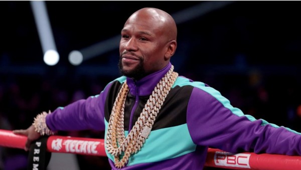 Floyd Mayweather Jr. iba a regresar el 20 de febrero, pero la pelea se ha pospuestos por ahora.