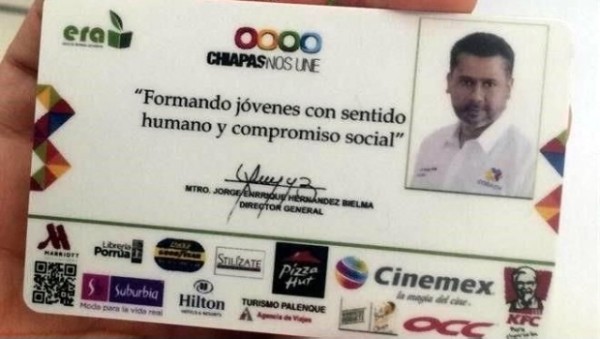 Director del Cobach de Chiapas promociona su imagen en la credencial de sus alumnos