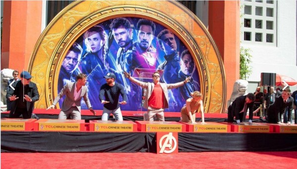 Los Avengers dejan sus huellas en el Paseo de la Fama de Hollywood