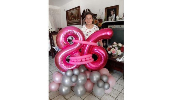 Mercedes Montoya, bendecida en sus 86 años
