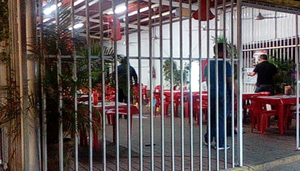 Deja un muerto y dos heridos ataque a balazos en una taquería en Culiacán