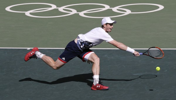 El británico Andy Murray despacha en par de sets al japonés Kei Nishikori.