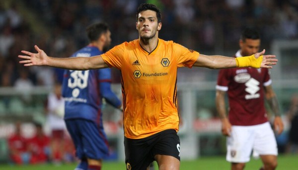 Raúl Jiménez anota golazo, llega a 7 en 9 juegos y va a Europa League