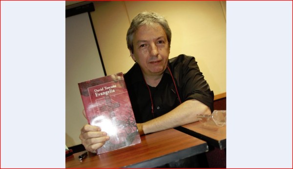 David Toscana comparte 'Evangelia' en esta ciudad.