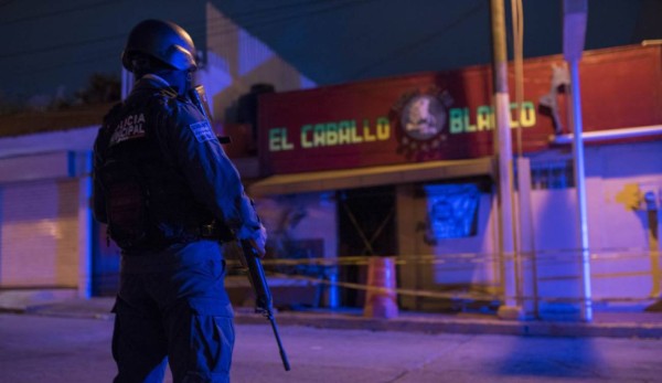 Ya suman 29 muertos por ataque a bar de Veracruz