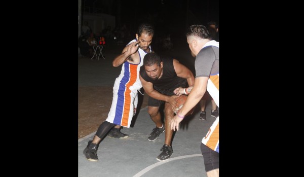 Tímbiri y Koi Sushi ofrecen duelo de poder a poder en el Infonavit Playas