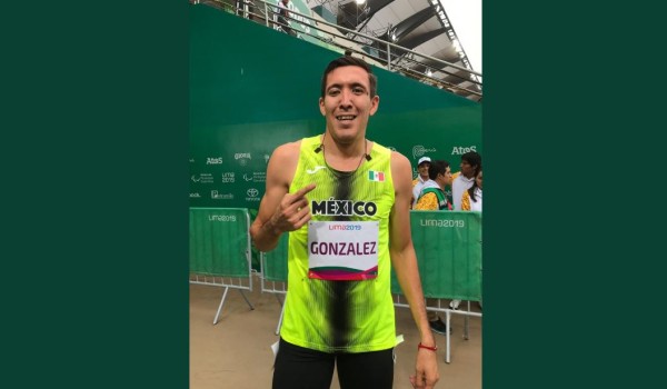 Benjamín González logra plata en salto de longitud, en Parapanamericanos