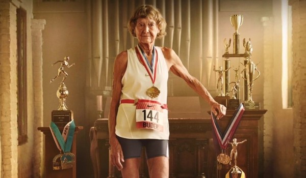 Monja de 86 años, estrella de Nike