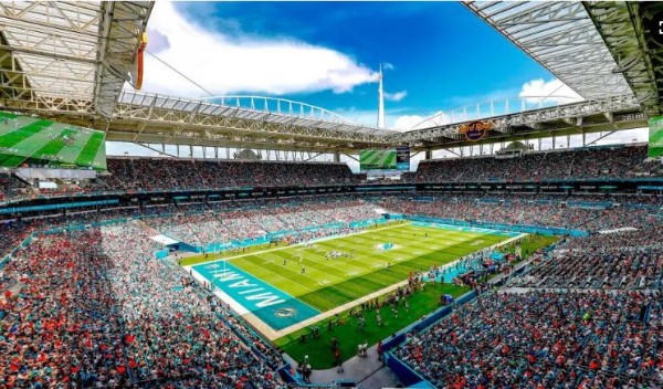 Hard Rock Stadium de los Delfines de Miami será un autocinema durante la cuarentena