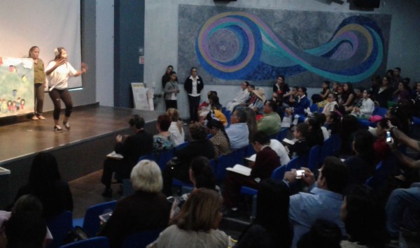 Muestran niños su imaginación para contar cuentos