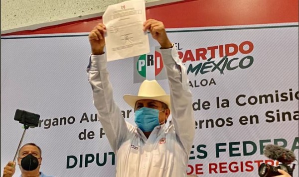 Faustino Hernández, diputado local, se registra para buscar una diputación federal. Foto: Tomada de Twitter.
