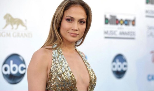 Abogado demanda a Jennifer Lopez por cantar desnuda durante un concierto en Egipto