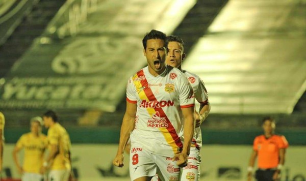 Eduardo Pérez está a un gol de Guillermo Martínez.