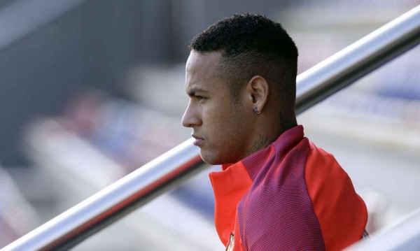 Juez acepta cargos contra Neymar por transferencia al Barsa
