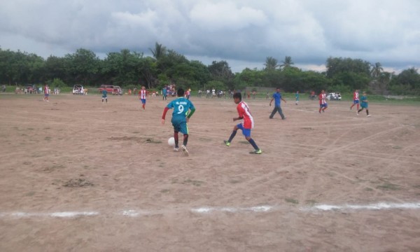 Matatecos y Mikis Jr. se llevan la gloria en Liga de Futbol de Aguaverde