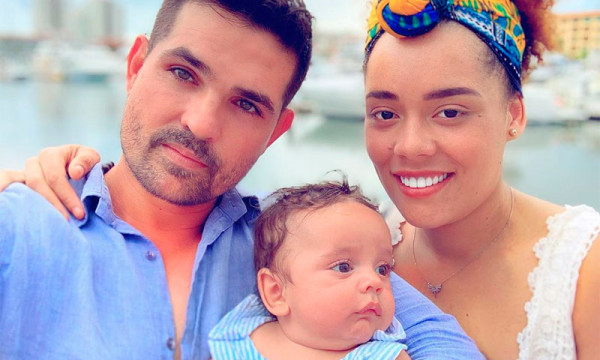 Ferdinando Valencia y su esposa son atacados en redes por vacacionar tras muerte de su hijo