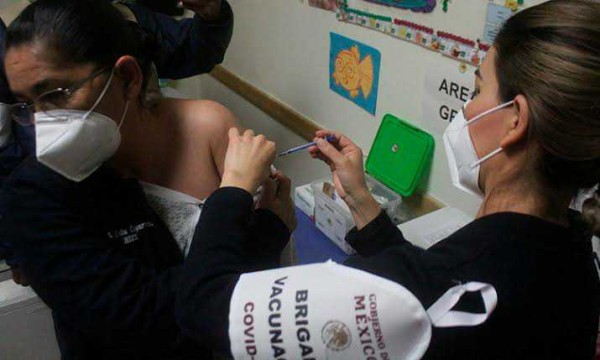 Maestros de Campeche serán vacunados contra Covid-19 este fin semana, incluidos de escuelas privadas: AMLO