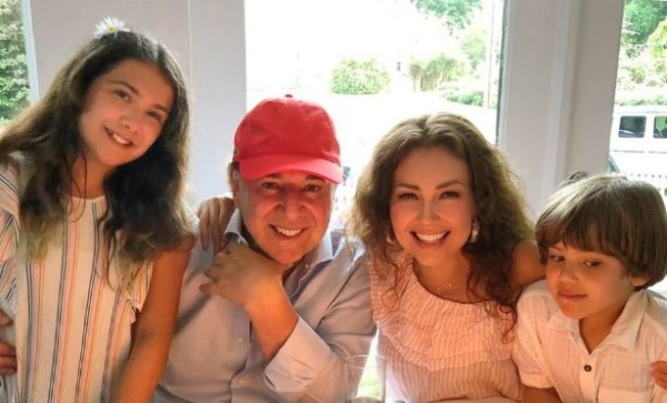 Thalía con sus hijos y su esposo, Tommy Mottola.