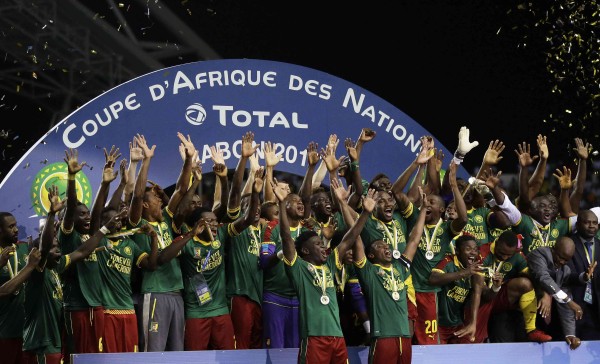 Los cameruneses celebran su triunfo.
