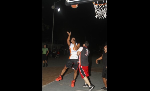 Sorprenden a Tímbiri en la Liga Veteranos de Baloncesto Municipal